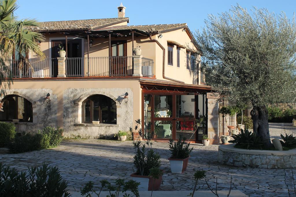 B&B Casale Siciliano Di Miryam Tiralongo アヴォラ エクステリア 写真