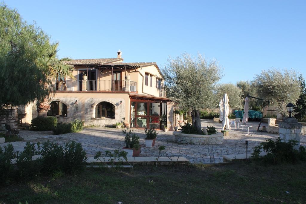 B&B Casale Siciliano Di Miryam Tiralongo アヴォラ エクステリア 写真