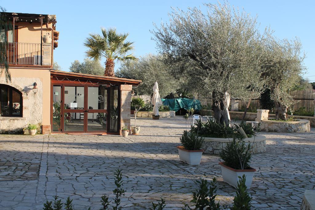 B&B Casale Siciliano Di Miryam Tiralongo アヴォラ エクステリア 写真