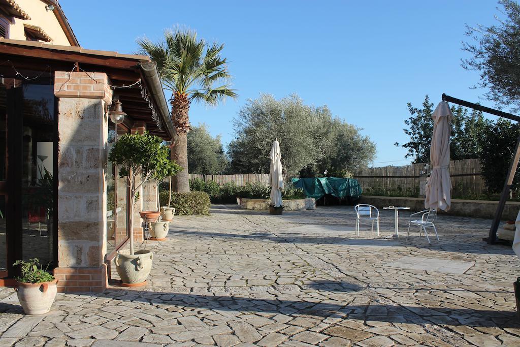 B&B Casale Siciliano Di Miryam Tiralongo アヴォラ エクステリア 写真