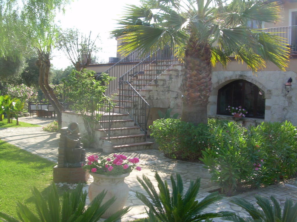 B&B Casale Siciliano Di Miryam Tiralongo アヴォラ エクステリア 写真