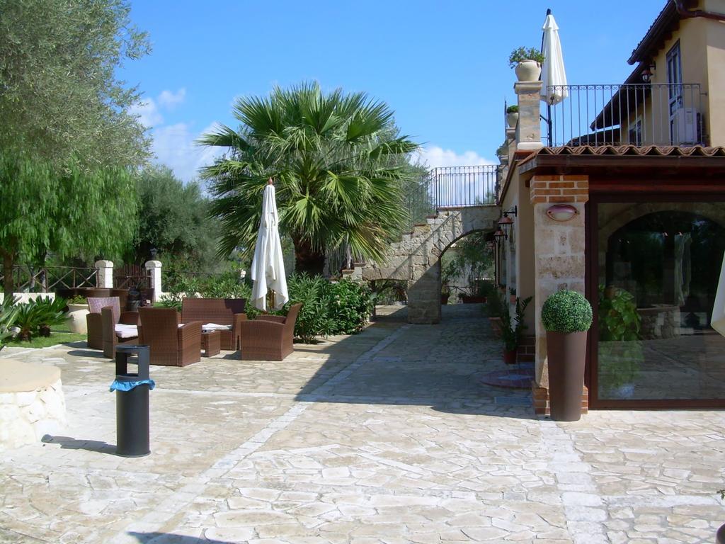 B&B Casale Siciliano Di Miryam Tiralongo アヴォラ エクステリア 写真