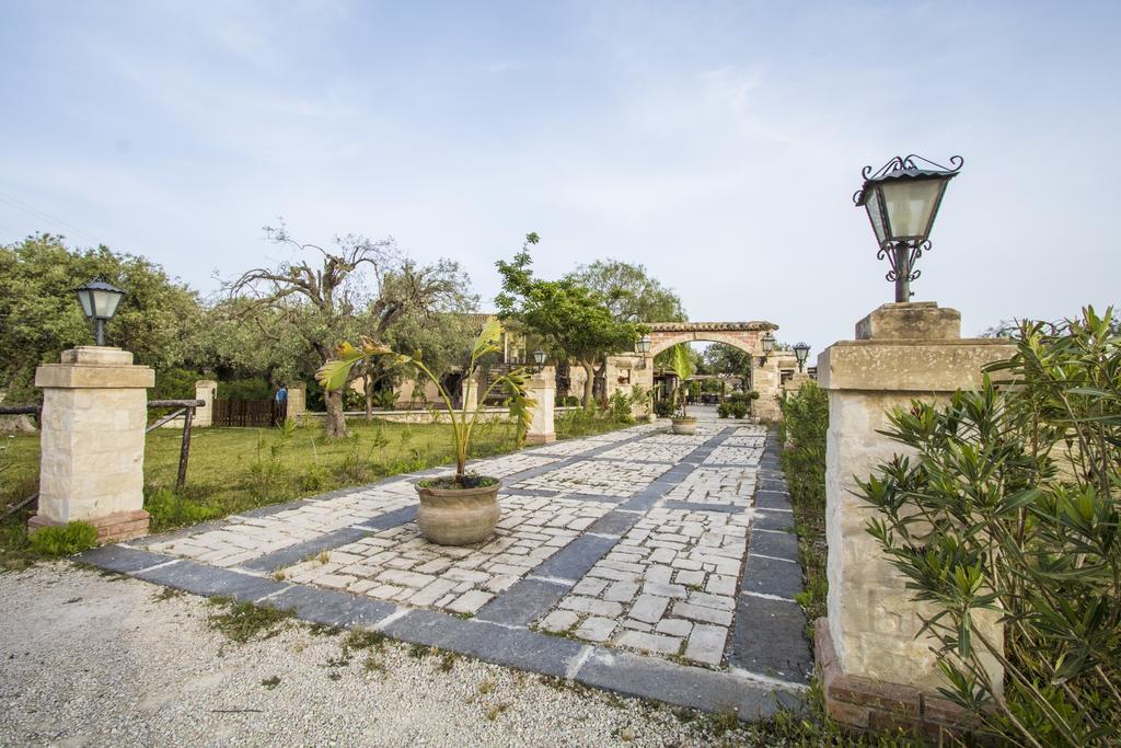 B&B Casale Siciliano Di Miryam Tiralongo アヴォラ エクステリア 写真