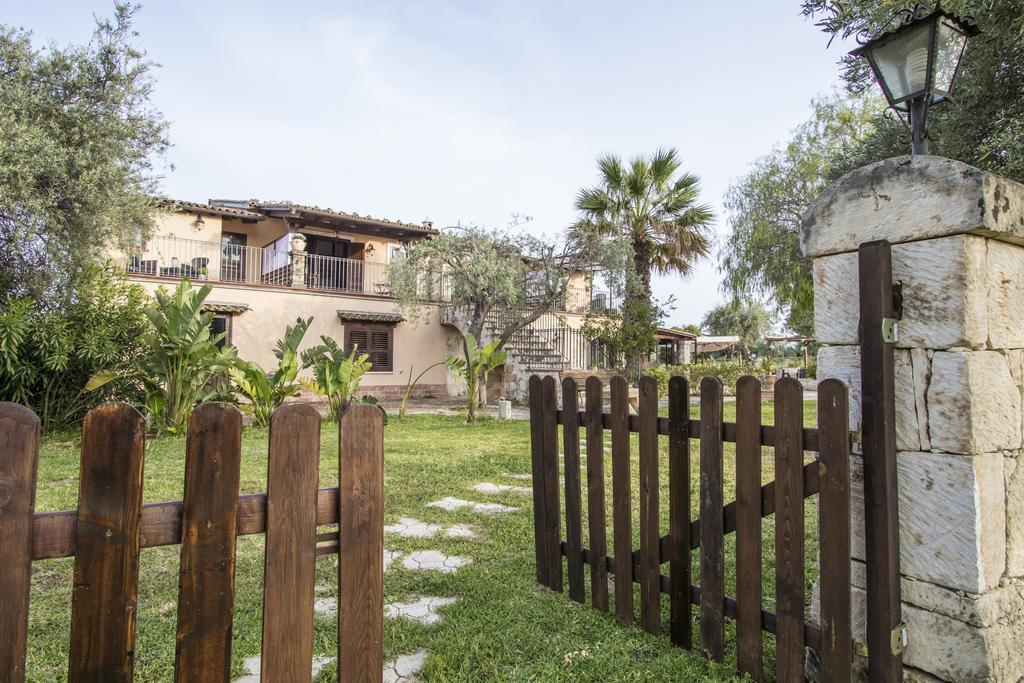 B&B Casale Siciliano Di Miryam Tiralongo アヴォラ エクステリア 写真