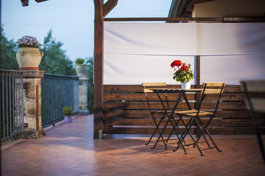 B&B Casale Siciliano Di Miryam Tiralongo アヴォラ エクステリア 写真