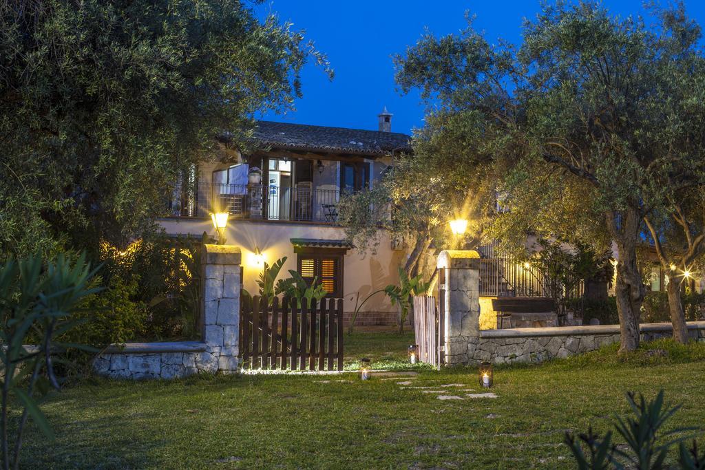 B&B Casale Siciliano Di Miryam Tiralongo アヴォラ エクステリア 写真