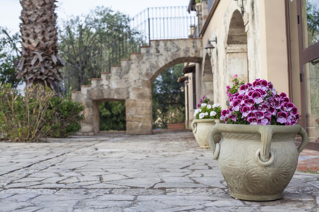 B&B Casale Siciliano Di Miryam Tiralongo アヴォラ エクステリア 写真