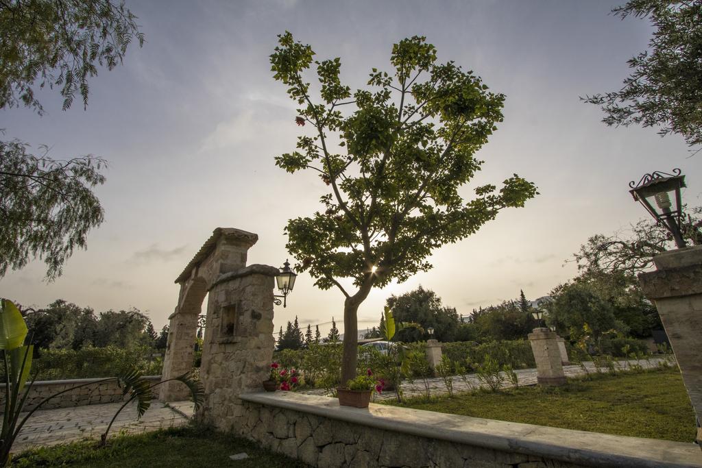 B&B Casale Siciliano Di Miryam Tiralongo アヴォラ エクステリア 写真