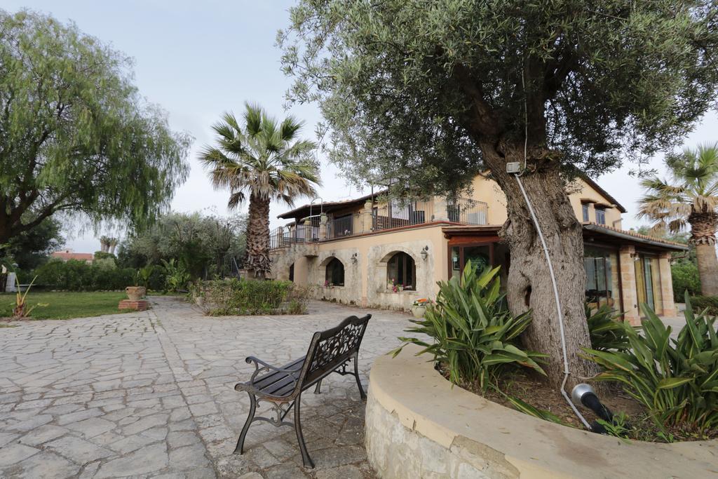 B&B Casale Siciliano Di Miryam Tiralongo アヴォラ エクステリア 写真